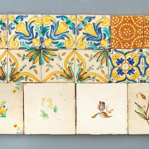 A varied collection of polychrome tiles, mostly Spain, 17th C. — 照片 1
