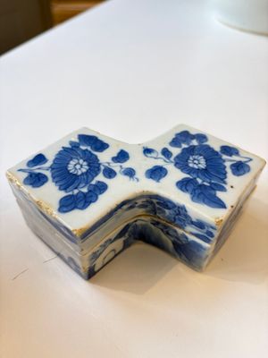 A varied collection of seven Chinese blue and white wares, Chenghua marks, 19th C. — photo 1