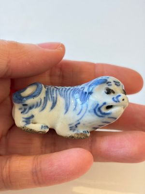 A varied collection of seven Chinese blue and white wares, Chenghua marks, 19th C. — photo 12