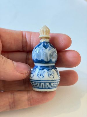 A varied collection of seven Chinese blue and white wares, Chenghua marks, 19th C. — photo 27
