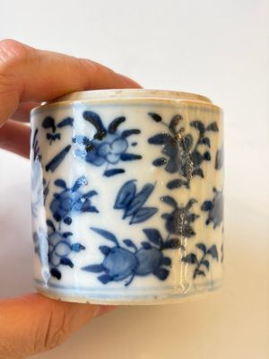 A varied collection of seven Chinese blue and white wares, Chenghua marks, 19th C. — photo 48