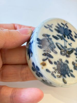 A varied collection of seven Chinese blue and white wares, Chenghua marks, 19th C. — photo 56