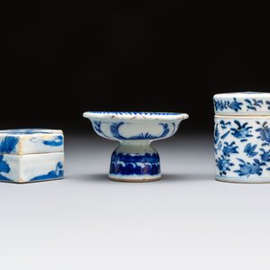 A varied collection of seven Chinese blue and white wares, Chenghua marks, 19th C. — photo 11