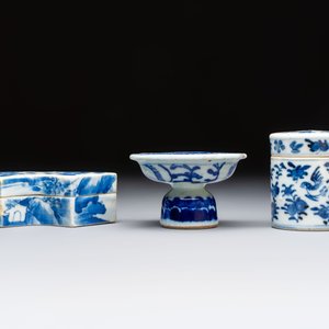 A varied collection of seven Chinese blue and white wares, Chenghua marks, 19th C. — photo 10