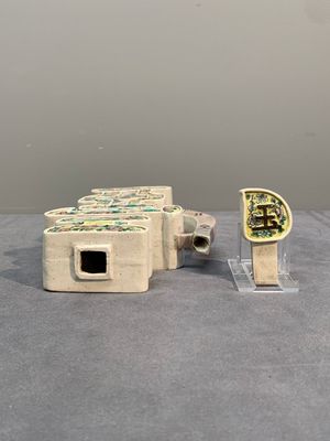 A varied collection of seven Chinese famille rose, verte and monochrome wares, 19th C. — photo 11