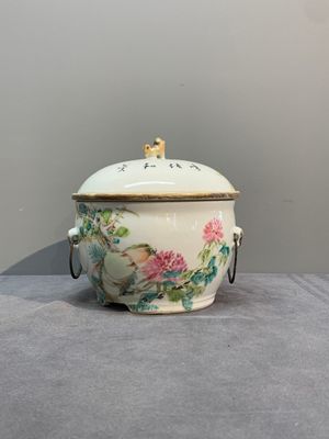 A varied collection of seven Chinese famille rose, verte and monochrome wares, 19th C. — photo 15