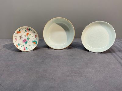 A varied collection of seven Chinese famille rose, verte and monochrome wares, 19th C. — photo 19