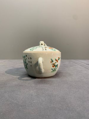 A varied collection of seven Chinese famille rose, verte and monochrome wares, 19th C. — photo 26