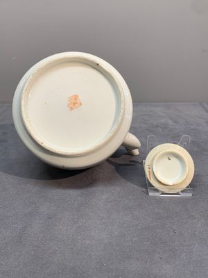 A varied collection of seven Chinese famille rose, verte and monochrome wares, 19th C. — photo 6