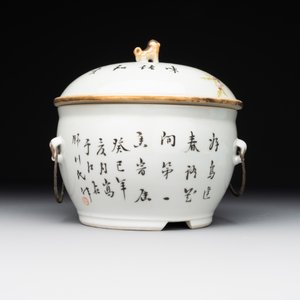 A varied collection of seven Chinese famille rose, verte and monochrome wares, 19th C. — photo 3
