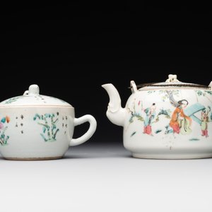 A varied collection of seven Chinese famille rose, verte and monochrome wares, 19th C. — photo 7