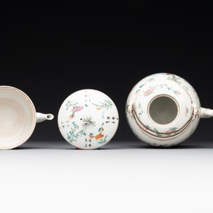 A varied collection of seven Chinese famille rose, verte and monochrome wares, 19th C. — photo 9