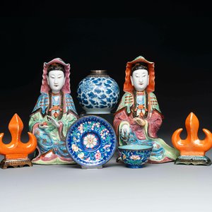 A varied collection of seven pieces of Chinese porcelain and Canton enamel, Kangxi and later — photo 1