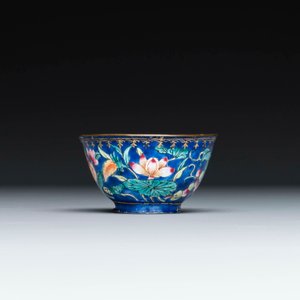 A varied collection of seven pieces of Chinese porcelain and Canton enamel, Kangxi and later — photo 14