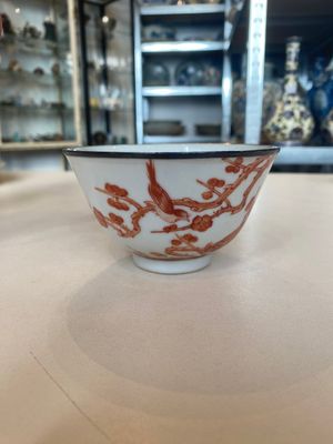 A varied collection of six Chinese blue, white, famille rose and iron-red wares, 19/20th C. — photo 14