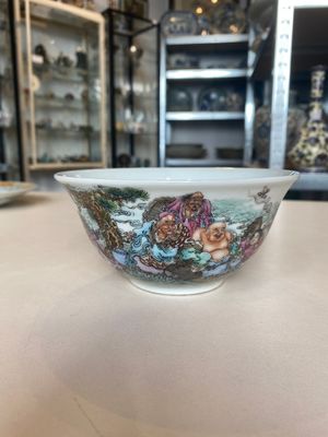 A varied collection of six Chinese blue, white, famille rose and iron-red wares, 19/20th C. — photo 26