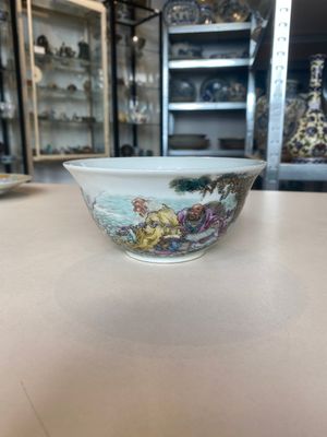 A varied collection of six Chinese blue, white, famille rose and iron-red wares, 19/20th C. — photo 29