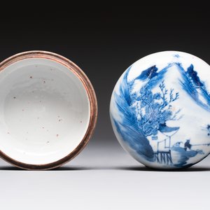 A varied collection of six Chinese blue, white, famille rose and iron-red wares, 19/20th C. — photo 18