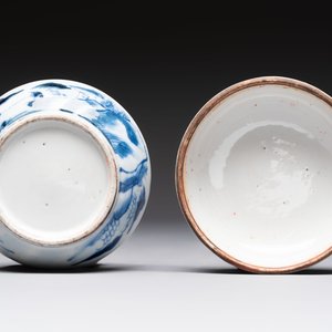 A varied collection of six Chinese blue, white, famille rose and iron-red wares, 19/20th C. — photo 19