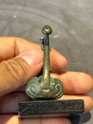 A varied collection of six Chinese bronze belt hooks, Warring States period and Western Han — photo 2