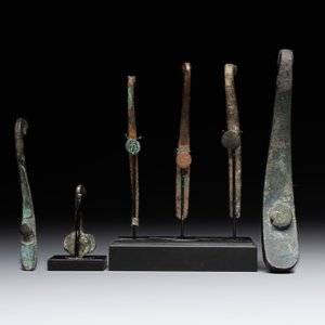 A varied collection of six Chinese bronze belt hooks, Warring States period and Western Han — photo 2