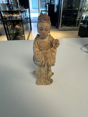 A varied collection of six Chinese carvings and metal wares, China, 16/19th C. — foto 13
