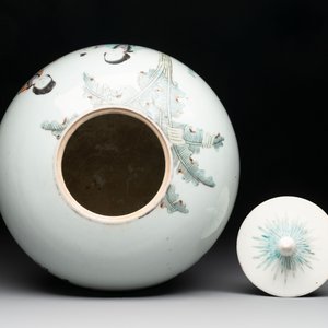 A varied collection of six Chinese famille rose wares, signed Hong Yishun 洪義順 and Luo Yongda 羅永發, Guangxu mark, 19/20th C. — foto 12