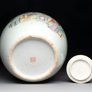 A varied collection of six Chinese famille rose wares, signed Hong Yishun 洪義順 and Luo Yongda 羅永發, Guangxu mark, 19/20th C. — foto 13