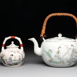 A varied collection of six Chinese famille rose wares, signed Hong Yishun 洪義順 and Luo Yongda 羅永發, Guangxu mark, 19/20th C. — foto 14