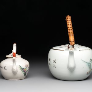 A varied collection of six Chinese famille rose wares, signed Hong Yishun 洪義順 and Luo Yongda 羅永發, Guangxu mark, 19/20th C. — foto 17