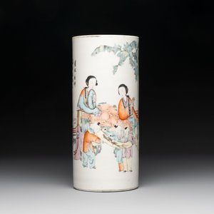 A varied collection of six Chinese famille rose wares, signed Hong Yishun 洪義順 and Luo Yongda 羅永發, Guangxu mark, 19/20th C. — foto 2
