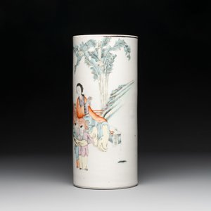 A varied collection of six Chinese famille rose wares, signed Hong Yishun 洪義順 and Luo Yongda 羅永發, Guangxu mark, 19/20th C. — foto 3