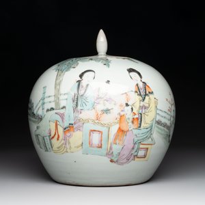 A varied collection of six Chinese famille rose wares, signed Hong Yishun 洪義順 and Luo Yongda 羅永發, Guangxu mark, 19/20th C. — foto 8