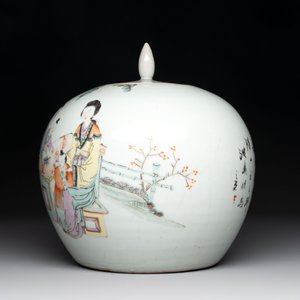 A varied collection of six Chinese famille rose wares, signed Hong Yishun 洪義順 and Luo Yongda 羅永發, Guangxu mark, 19/20th C. — foto 9