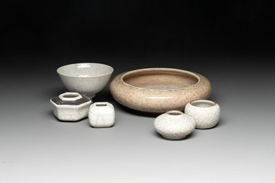 A varied collection of six Chinese Ge-type wares, 19/20th C.