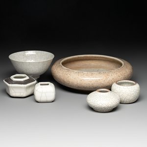 A varied collection of six Chinese Ge-type wares, 19/20th C. — foto 1