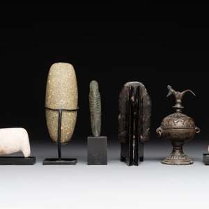 A varied collection of stone, marble and bronze figures and objects, India and Afghanistan, 3/1st C. B.C. — foto 3