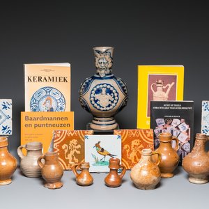 A varied collection of stoneware, tiles and related publications, 14th C. and later — 照片 1