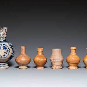A varied collection of stoneware, tiles and related publications, 14th C. and later — 照片 3