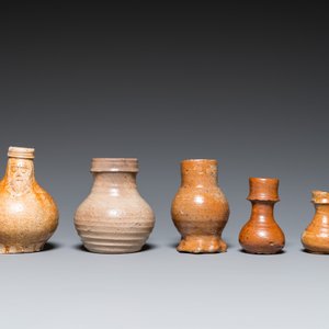 A varied collection of stoneware, tiles and related publications, 14th C. and later — 照片 9