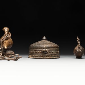 A varied collection of ten Indian bronze objects, 19/20th C. — foto 11