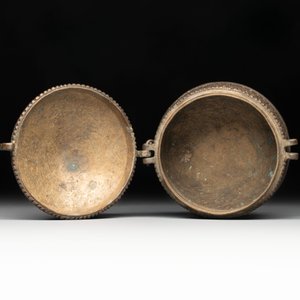 A varied collection of ten Indian bronze objects, 19/20th C. — foto 19