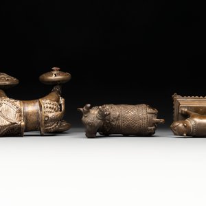 A varied collection of ten Indian bronze objects, 19/20th C. — foto 8