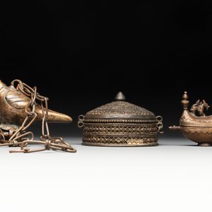 A varied collection of ten Indian bronze objects, 19/20th C. — foto 10