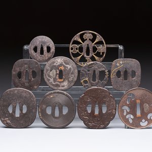A varied collection of ten Japanese iron tsuba, Edo — 照片 2