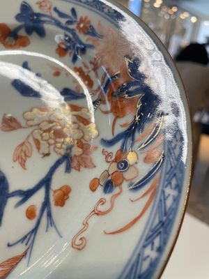A varied collection of thirteen Chinese blue and white, Imari-style, famille rose and famille verte plates, Kangxi/Qianlong — 照片 19