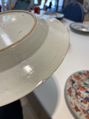 A varied collection of thirteen Chinese blue and white, Imari-style, famille rose and famille verte plates, Kangxi/Qianlong — 照片 44