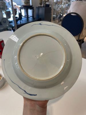 A varied collection of thirteen Chinese blue and white, Imari-style, famille rose and famille verte plates, Kangxi/Qianlong — 照片 10