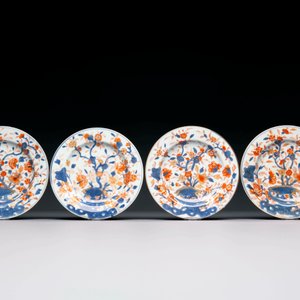 A varied collection of thirteen Chinese blue and white, Imari-style, famille rose and famille verte plates, Kangxi/Qianlong — 照片 4