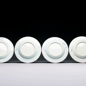 A varied collection of thirteen Chinese blue and white, Imari-style, famille rose and famille verte plates, Kangxi/Qianlong — 照片 5